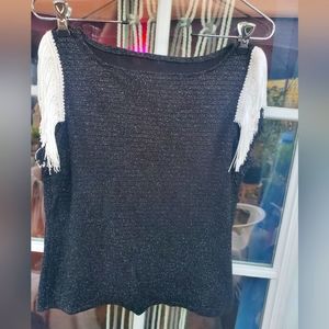 Sequoia top. Black and white frill